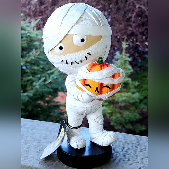 Cynthia Rowley Mummy holding Pumpkin Mummy Halloween Decor NWT - Picture 2 of 5